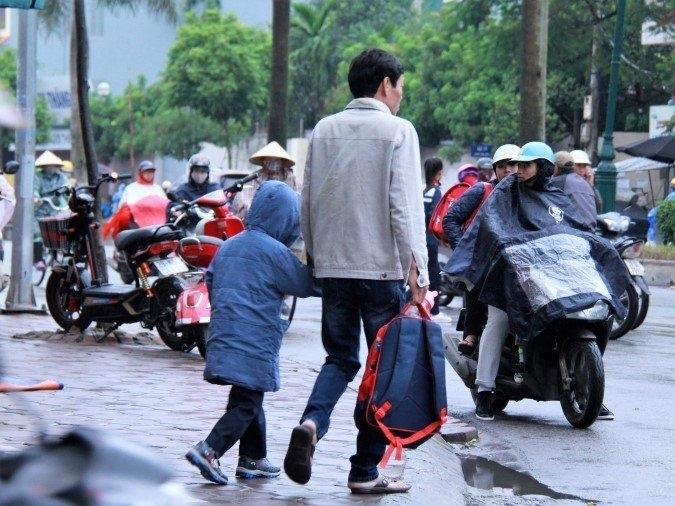 Thi thể nạn nhân la liệt sau vụ tàu hỏa cán qua đám đông ở Ấn Độ-9