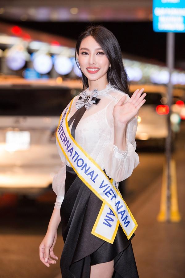 Nguyễn Thúc Thùy Tiên mang theo 110kg hành lý chinh chiến Miss International 2018-2