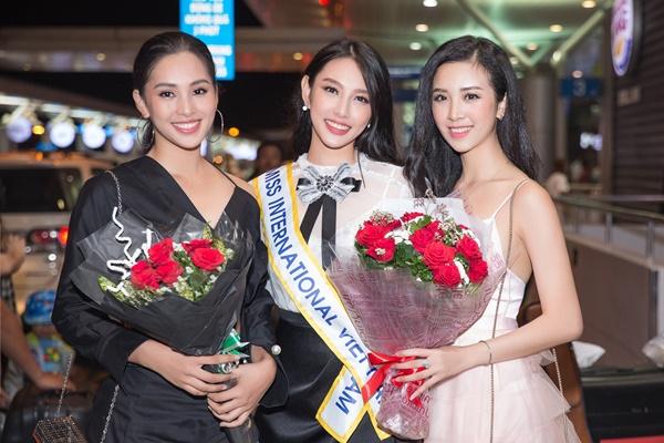 Nguyễn Thúc Thùy Tiên mang theo 110kg hành lý chinh chiến Miss International 2018-6