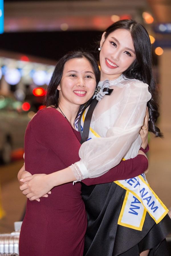 Nguyễn Thúc Thùy Tiên mang theo 110kg hành lý chinh chiến Miss International 2018-11