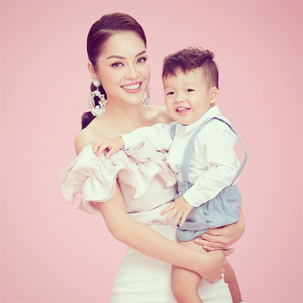 Có ai tin nổi đây là mẫu hậu của Angela Phương Trinh trong bức ảnh trẻ như bạn của con gái-5