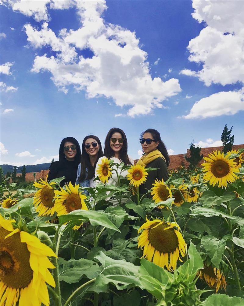 Có ai tin nổi đây là mẫu hậu của Angela Phương Trinh trong bức ảnh trẻ như bạn của con gái-2