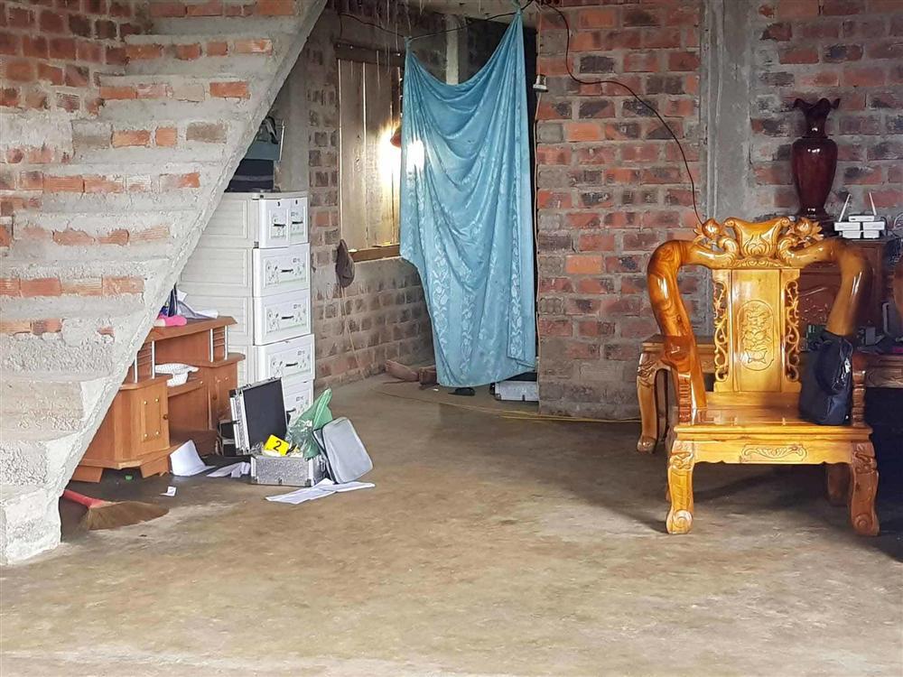 Chị gái khóc ngặt kể phút phát hiện gia đình em trai 4 người treo cổ-4