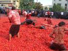 Người dân Tây Ban Nha hào hứng tham gia lễ hội cà chua La Tomatina