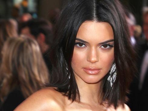 Kendall Jenner vắng mặt trong ảnh Giáng sinh gia đình vì chưa có con?-3