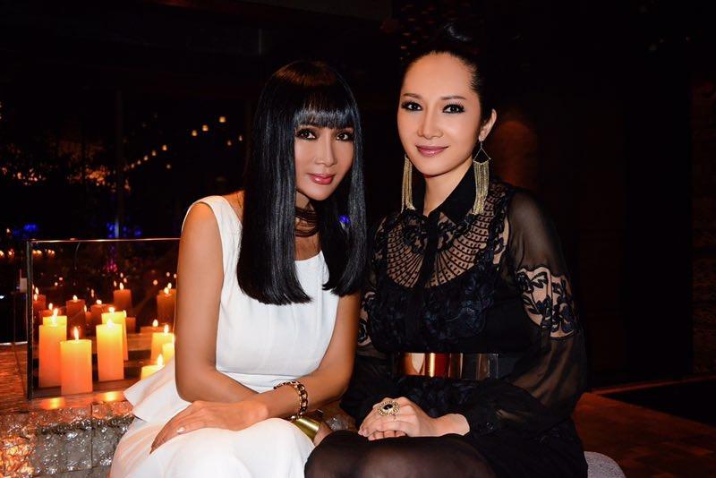 Cặp mẹ con trông như chị em được hâm mộ ở showbiz Trung Quốc-6