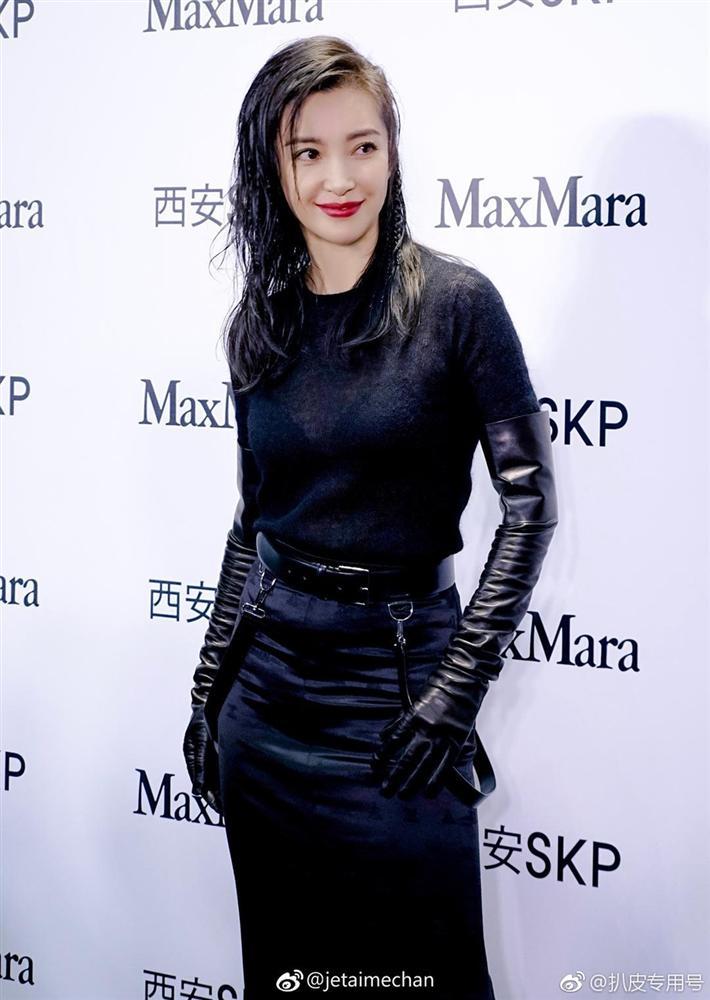 Lý Băng Băng mặc áo xuyên thấu, khoe thân hình gợi cảm tuổi U50-2