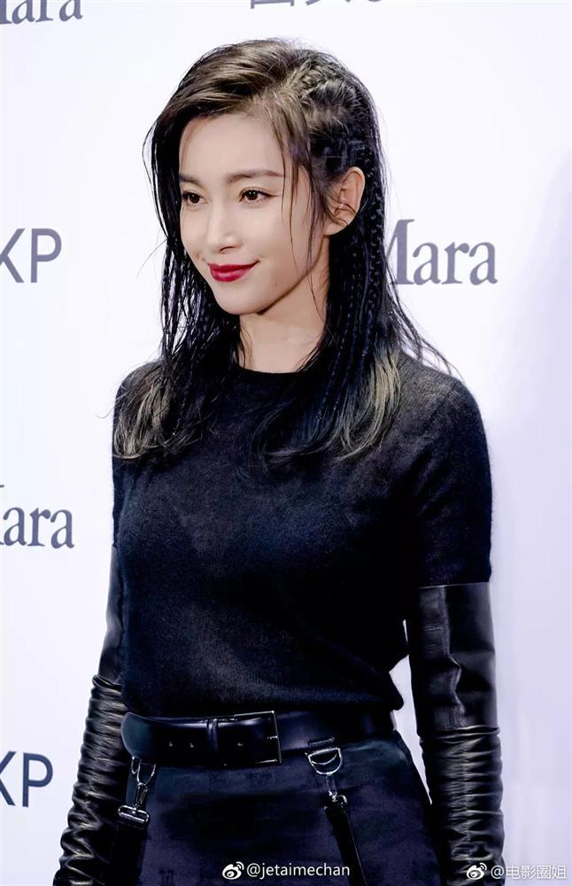 Lý Băng Băng mặc áo xuyên thấu, khoe thân hình gợi cảm tuổi U50-3