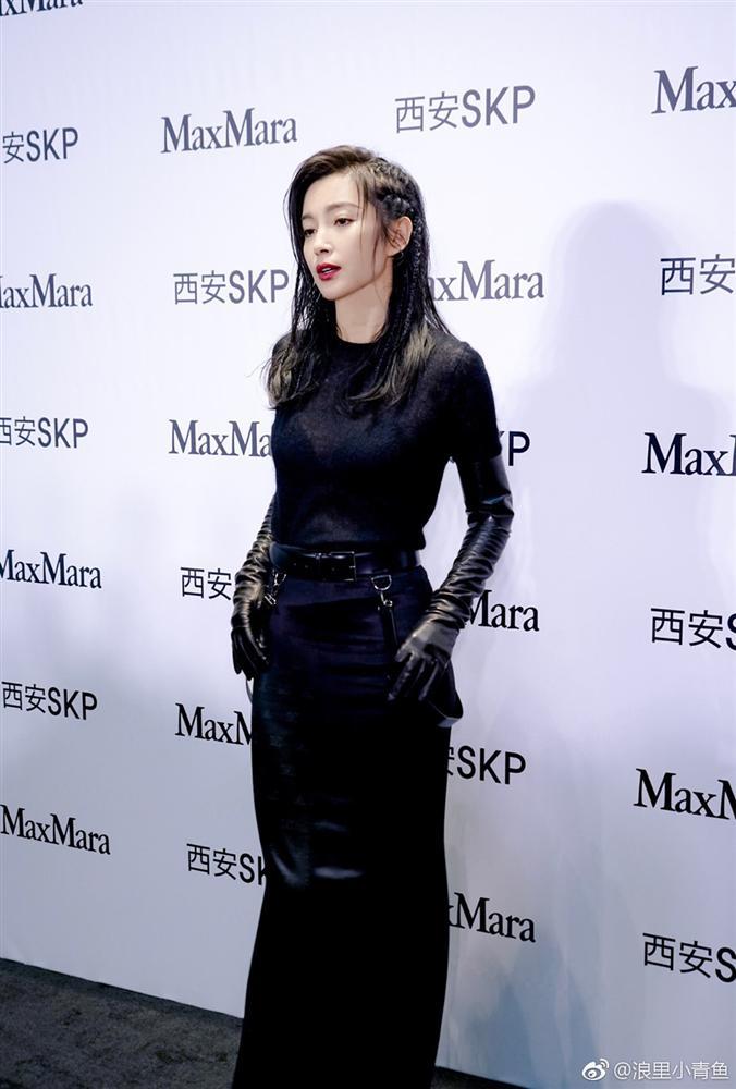 Lý Băng Băng mặc áo xuyên thấu, khoe thân hình gợi cảm tuổi U50-4