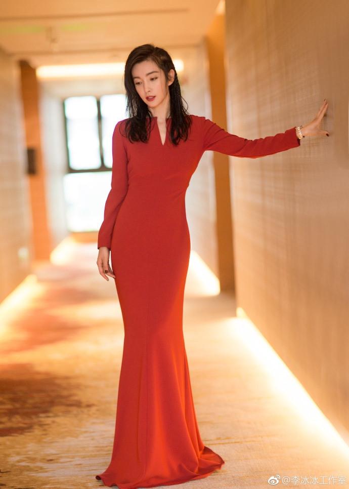 Lý Băng Băng mặc áo xuyên thấu, khoe thân hình gợi cảm tuổi U50-6