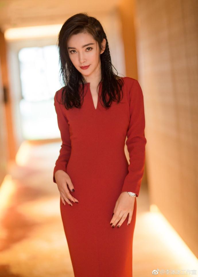 Lý Băng Băng mặc áo xuyên thấu, khoe thân hình gợi cảm tuổi U50-7