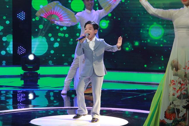 Cậu bé 11 tuổi được chọn ở Giọng hát Việt nhí chỉ là chiêu bài?-3