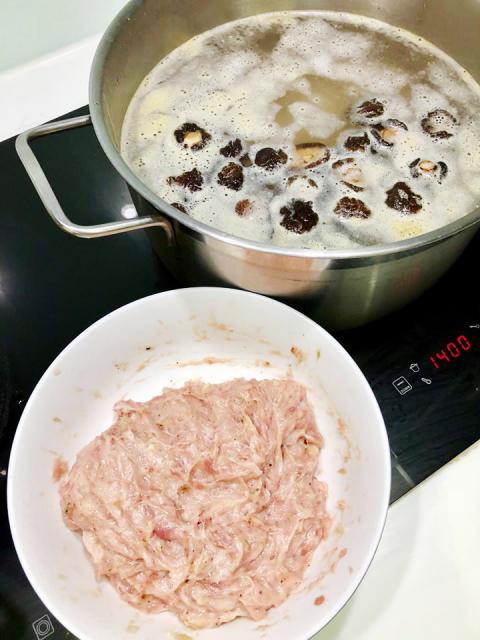 Cách nấu miến sườn giò sống nấm hương ngon tuyệt-2