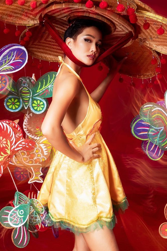 Không phải sốt ruột chờ nữa, HHen Niê chính thức công bố quốc phục nét căng tại Miss Universe 2018-13