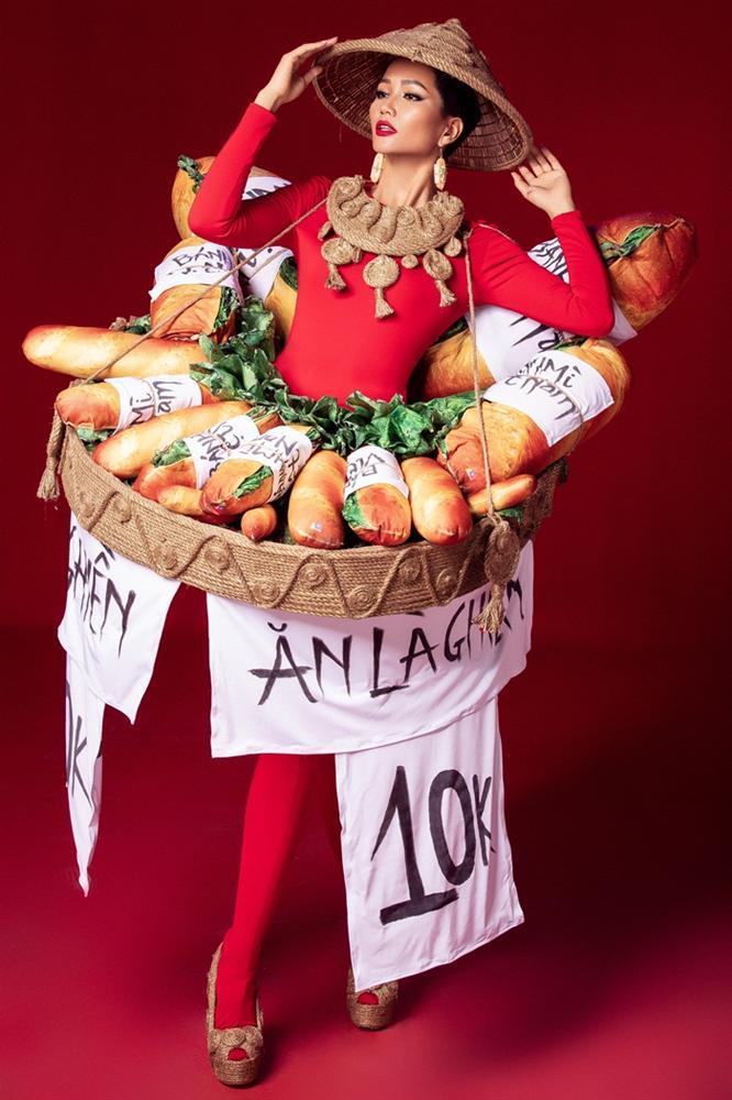 Không phải sốt ruột chờ nữa, HHen Niê chính thức công bố quốc phục nét căng tại Miss Universe 2018-2