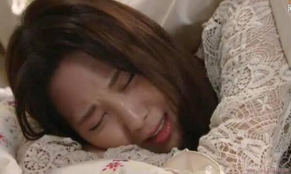 Đêm tân hôn, đứng như trời chồng khi tận mắt thấy chồng động phòng cùng gái trẻ-2