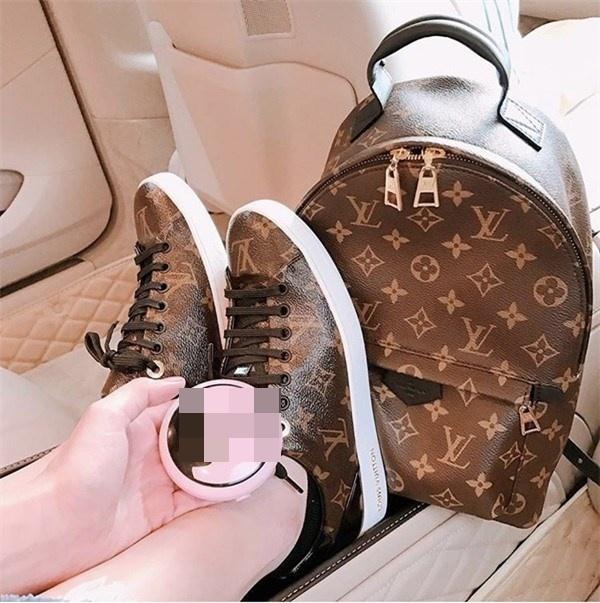 Suốt ngày diện đồ đôi tình tứ, showbiz Việt có ai thân thiết như cặp ông bầu Vũ Khắc Tiệp - gà cưng Ngọc Trinh-4