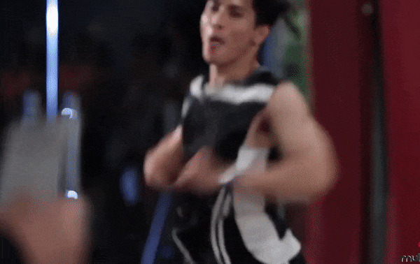 Hài như huấn luyện viên Võ Hoàng Yến: Xem nam thí sinh The Face so tài mà chỉ lo... bể bóng-4