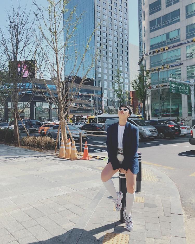 Dù liên tục bị chê mặc xấu, Miu Lê vẫn diện quần rách te tua không khác gì dân bụi đời chợ lớn ra ngoài-8