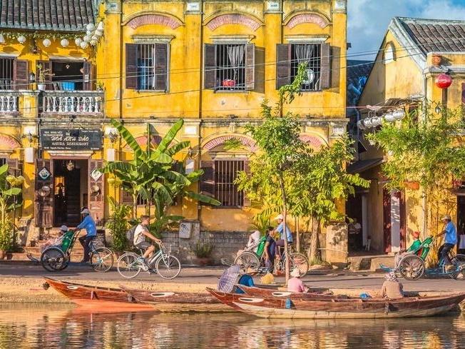 Quán cà phê cá bơi dưới ghế ngồi của Việt Nam lên báo nước ngoài-6