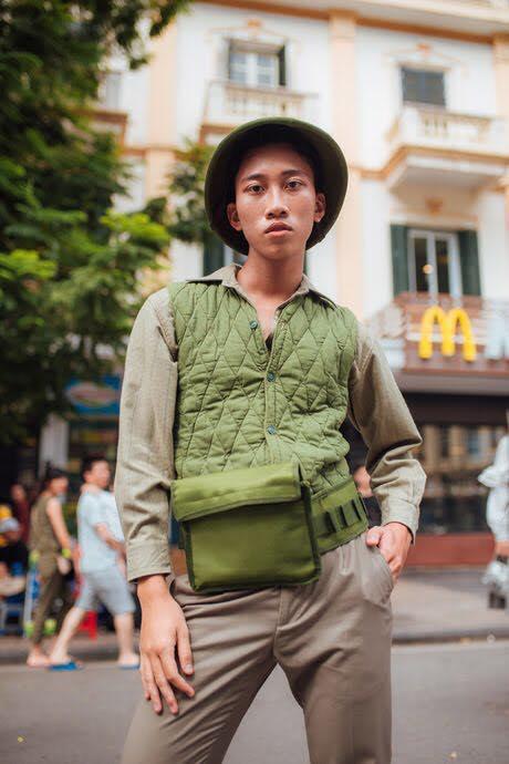 Giới trẻ chào sân Vietnam International Fashion Week bằng loạt street style không thể ĐỘC DỊ hơn-1