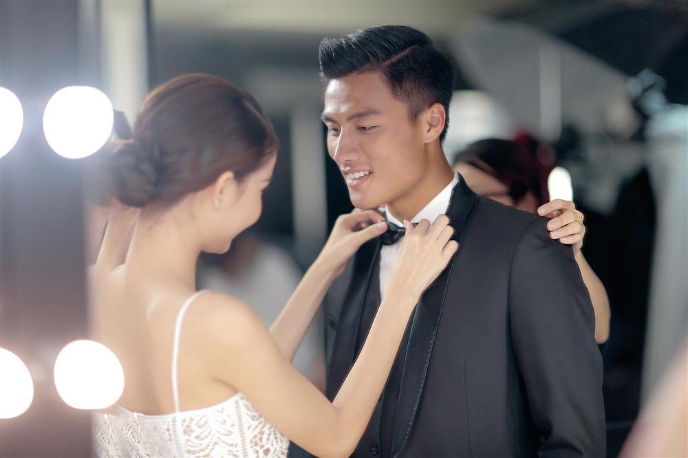 Thủy Tiên thư giãn ngắm phố cổ Hội An về đêm cùng ông xã Công Vinh-2