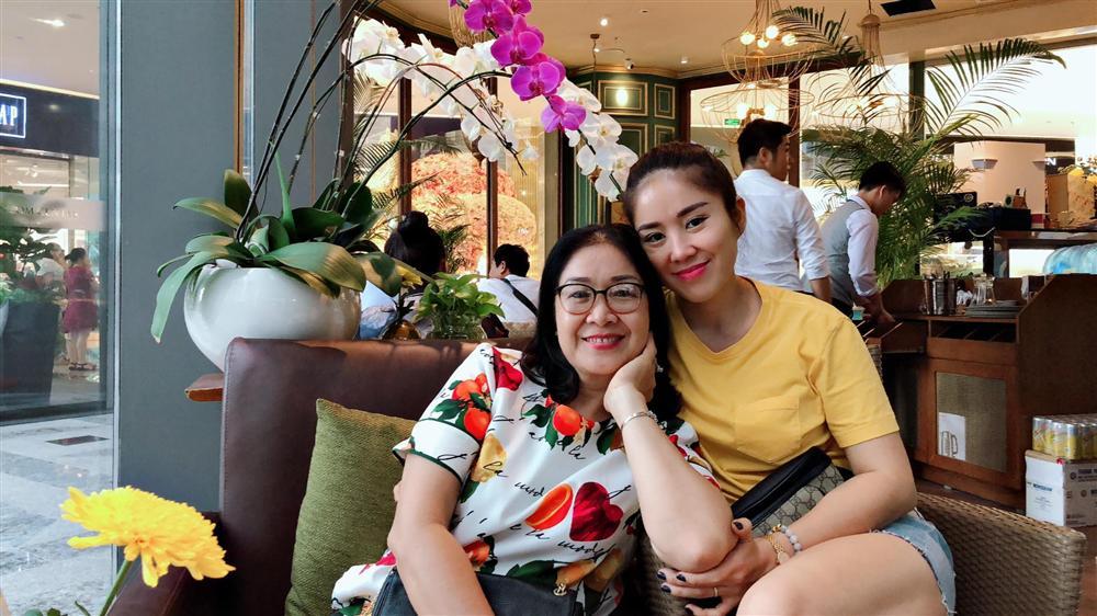 Thủy Tiên thư giãn ngắm phố cổ Hội An về đêm cùng ông xã Công Vinh-6