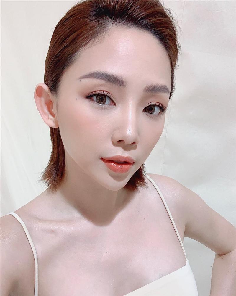 Thủy Tiên thư giãn ngắm phố cổ Hội An về đêm cùng ông xã Công Vinh-11