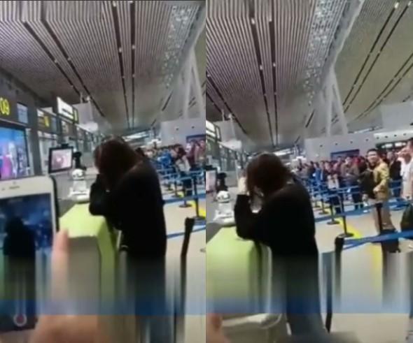 Địch Lệ Nhiệt Ba bật khóc giữa sân bay vì suy sụp sau những chỉ trích giải Thị hậu Kim Ưng ?-3