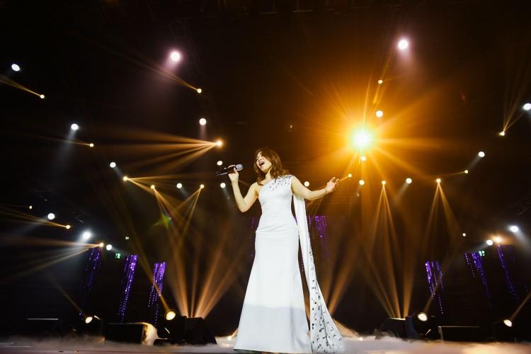 Hé lộ về chiếc áo dài lấp lánh tựa sao trời giúp chị đại Mỹ Tâm chiếm trọn tim khán giả Hàn Quốc-10