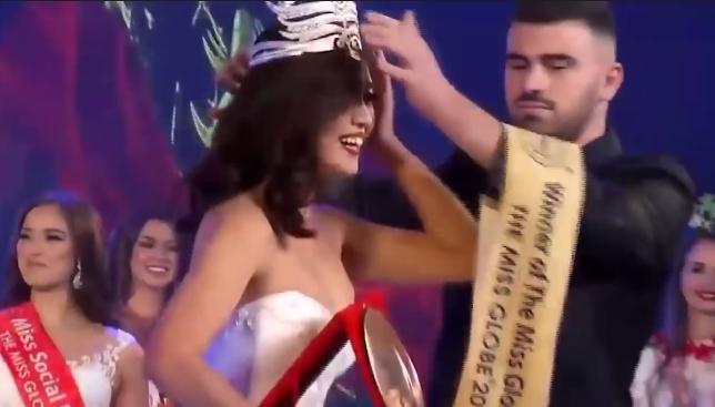 HOT showbiz: Hoa hậu Khánh Ngân thất vọng vì bị cướp quyền trao vương miện-1