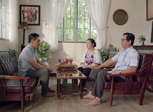 Gạo nếp gạo tẻ tập 73: Bà Mai khóc hết nước mắt tha thiết cầu xin Kiệt đừng ly hôn Hân-1