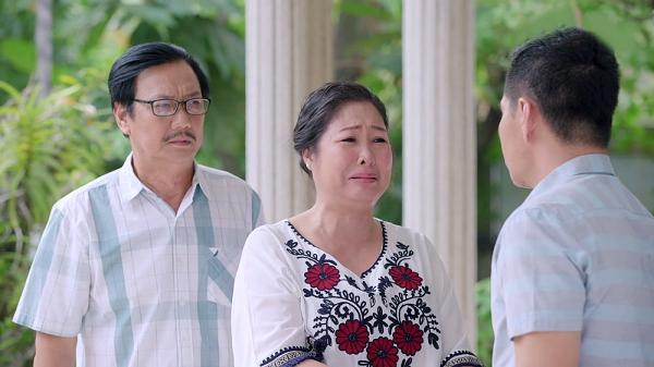 Gạo nếp gạo tẻ tập 73: Bà Mai khóc hết nước mắt tha thiết cầu xin Kiệt đừng ly hôn Hân-5