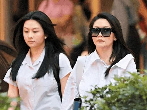 'Nữ hoàng cảnh nóng' Khâu Thục Trinh 50 tuổi vẫn trẻ đẹp khó tin