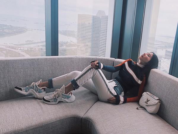 Diễm My 9x phủ hàng hiệu khi biến hình thành quý cô thập niên 80-9