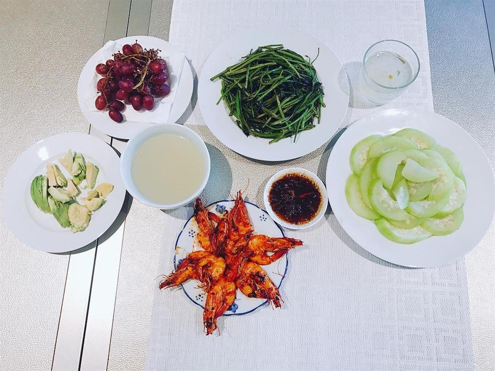 Từ Mỹ, Phạm Hương phớt lờ nghi án bầu bí lại còn khoe mâm cơm giản dị đậm hồn quê-2