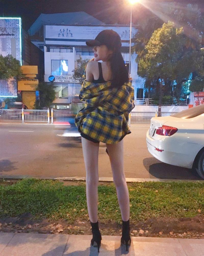 Linh Chi lột bỏ váy áo, chỉ mặc nội y phô diễn hình thể làm nóng mắt người xem-5