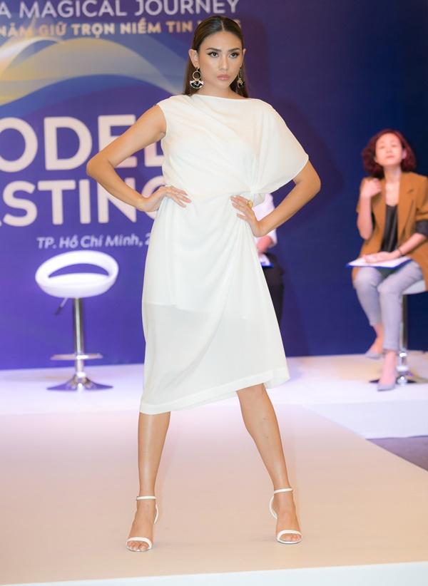 Võ Hoàng Yến gây sốt với màn thị phạm thần sầu khi tuyển chọn chân dài-5