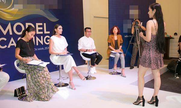 Võ Hoàng Yến gây sốt với màn thị phạm thần sầu khi tuyển chọn chân dài-7