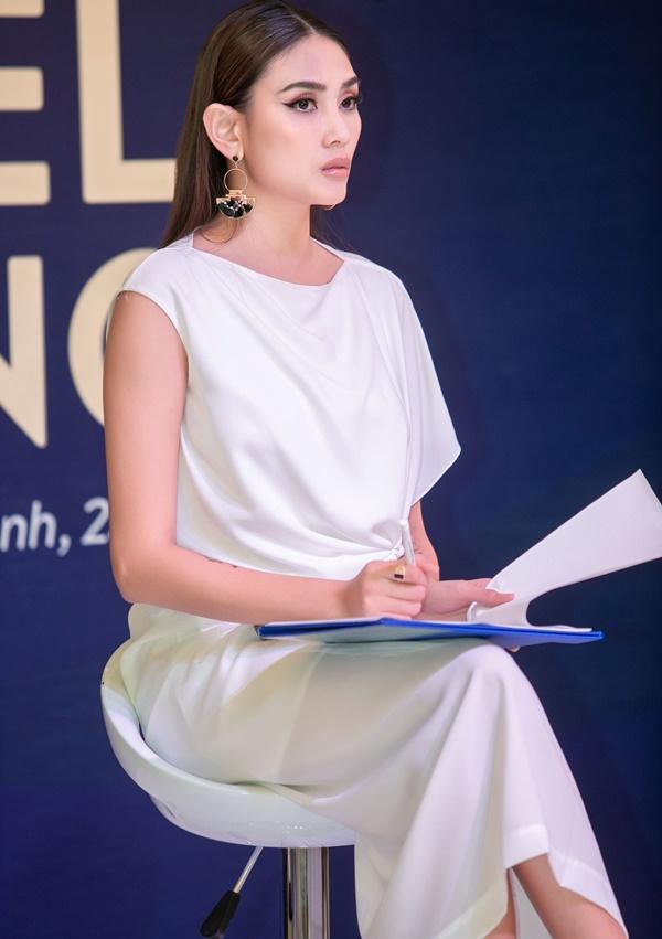 Võ Hoàng Yến gây sốt với màn thị phạm thần sầu khi tuyển chọn chân dài-6