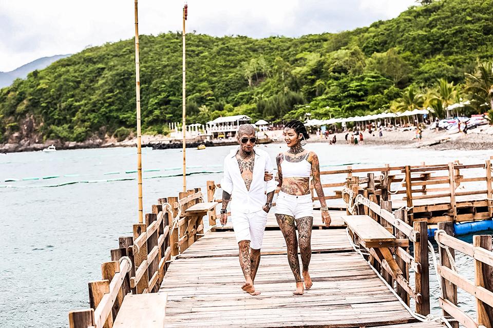 Cặp đôi Sài thành gây sốt với bộ sưu tập hình xăm kín đặc trên người-2