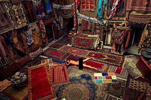 Người mẫu từng bị bắt vì làm bậy bên kim tự tháp lại náo loạn Thổ Nhĩ Kỳ-3