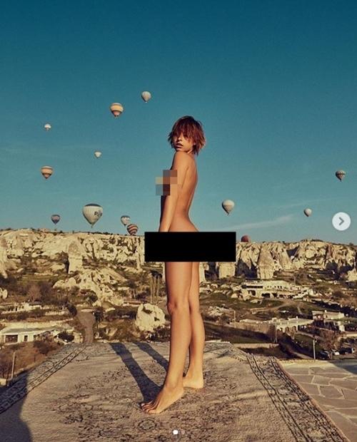 Người mẫu từng bị bắt vì làm bậy bên kim tự tháp lại náo loạn Thổ Nhĩ Kỳ-5