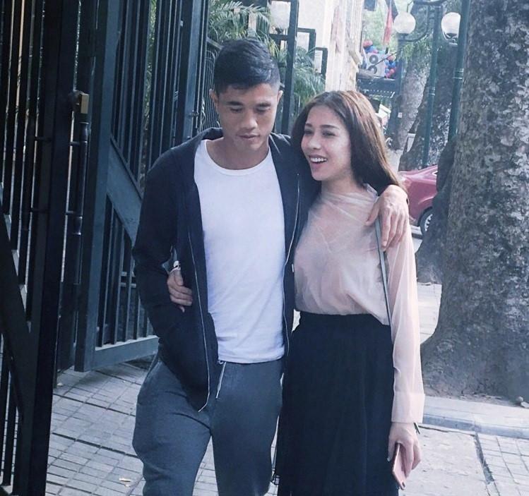 Những cô vợ xinh đẹp, giỏi giang của cầu thủ bóng đá Việt Nam-5