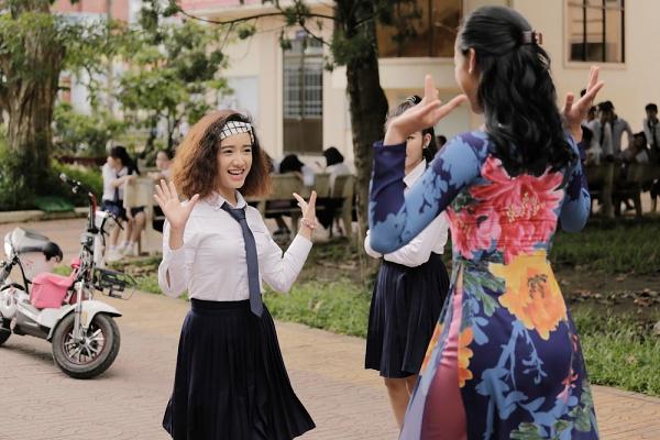 Mai Ngô trổ tài làm giảng viên vũ đạo cho hơn 150 học sinh tỉnh Kon Tum-6
