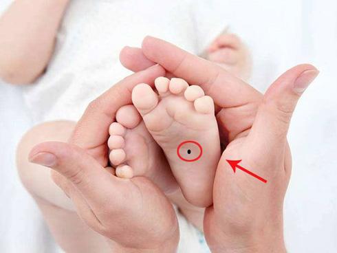 Con cái mà có 3 nốt ruồi này trên cơ thể, tương lai sẽ thành công rộng mở, cha mẹ được hưởng phúc