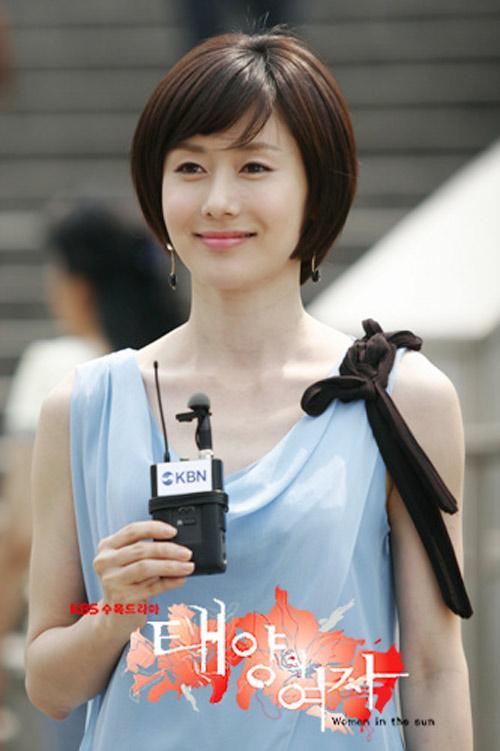 Tình đầu quốc dân Son Ye Jin khoe lưng trần quyến rũ trên thảm đỏ-4