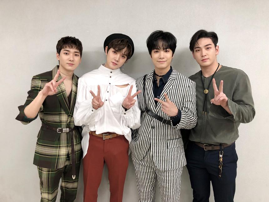 EXO, TWICE và dàn ‘quái vật’ Kpop chuẩn bị tái xuất trong tháng 11-11