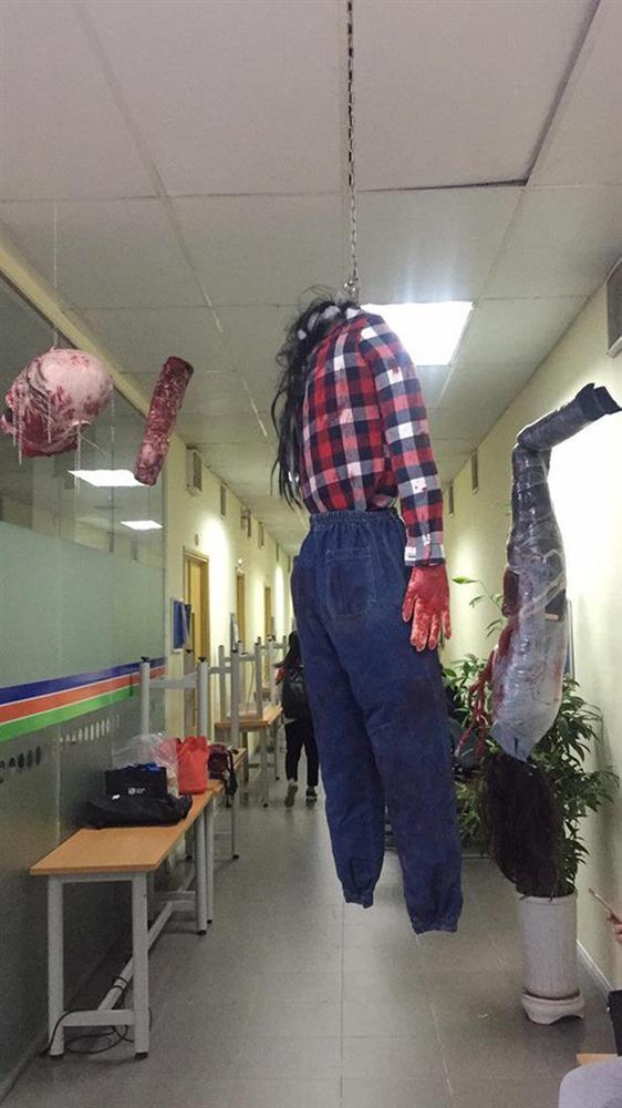 Mừng Halloween, học sinh biến trường lớp thành nơi kinh dị không ai dám đi sớm về muộn-1