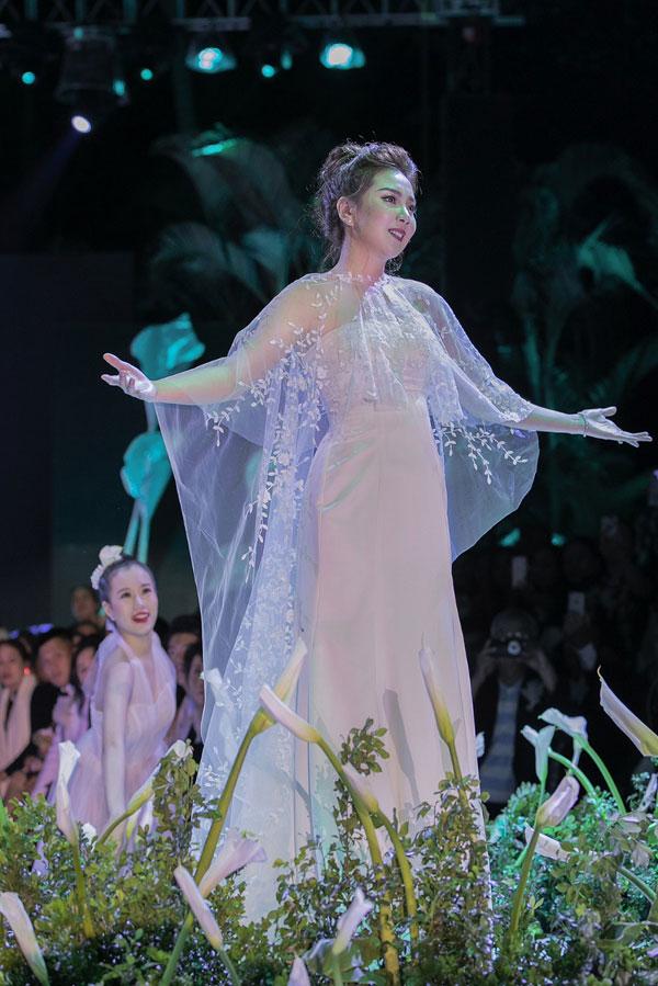 Mãn nhãn với show váy cưới của NTK Phương Linh-2